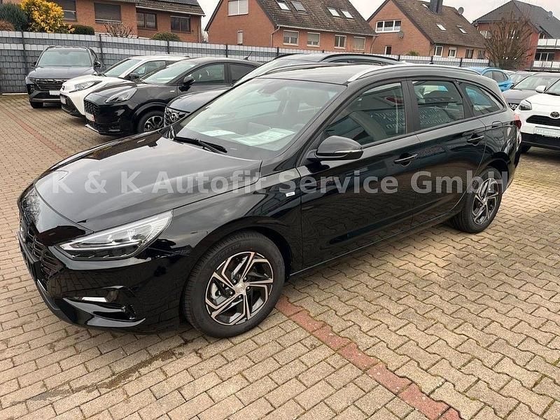 Gebraucht Hyundai i30 120 PS (88 kW) 2024 Schwarz Kombi