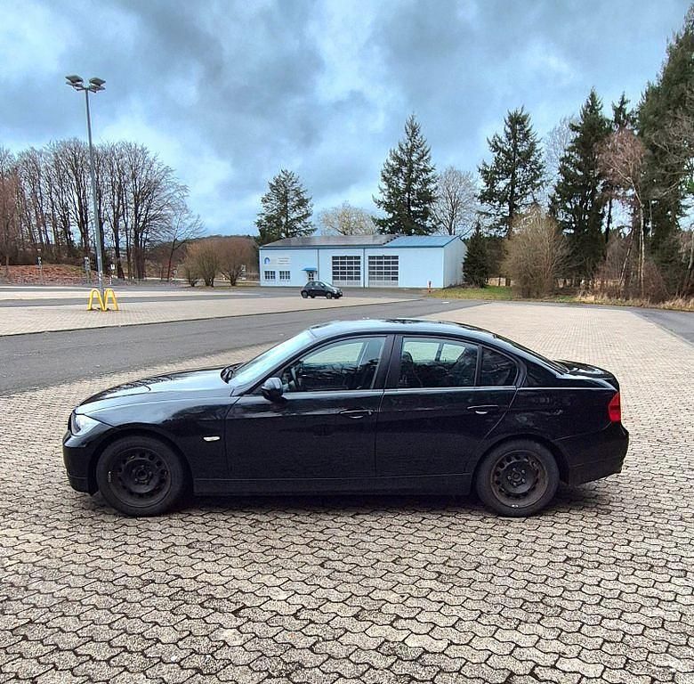 Gebraucht BMW 320 170 PS (125 kW) 2008 Schwarz Limousine