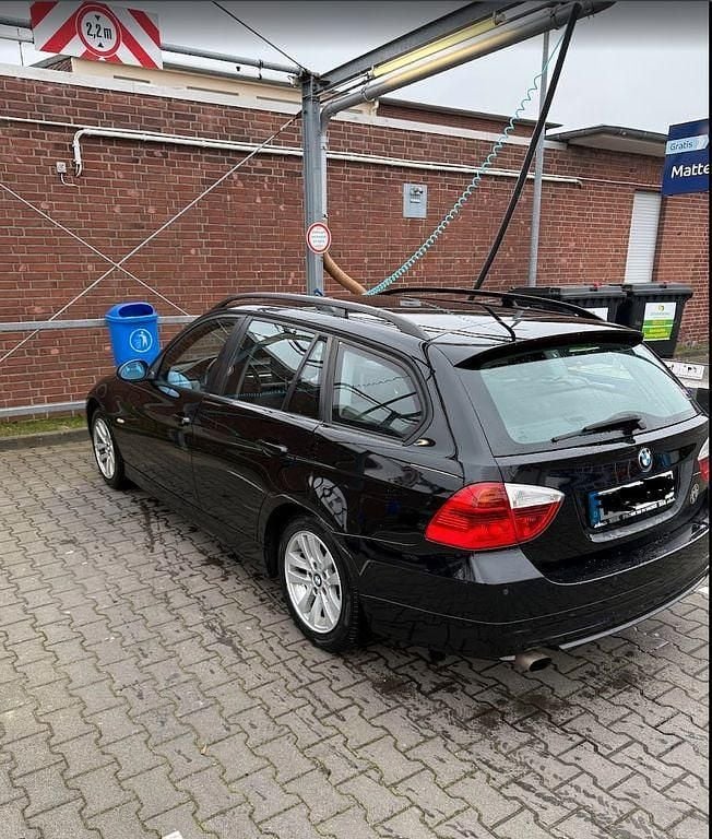 Gebraucht BMW 318 143 PS (105 kW) 2007 Schwarz Kombi