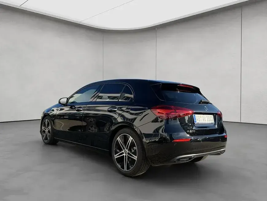 Gebraucht Mercedes A200 Advanced 163 PS (119 kW) 2026 Kosmosschwarz metallic Limousine