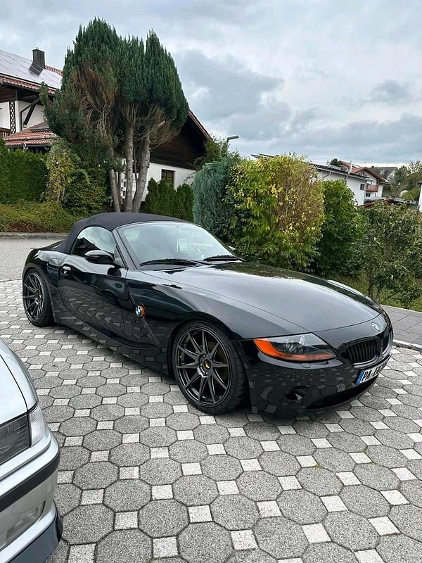 Schwarz Gebraucht 2004 BMW Z4 | 13.000 € - Bild 1/4