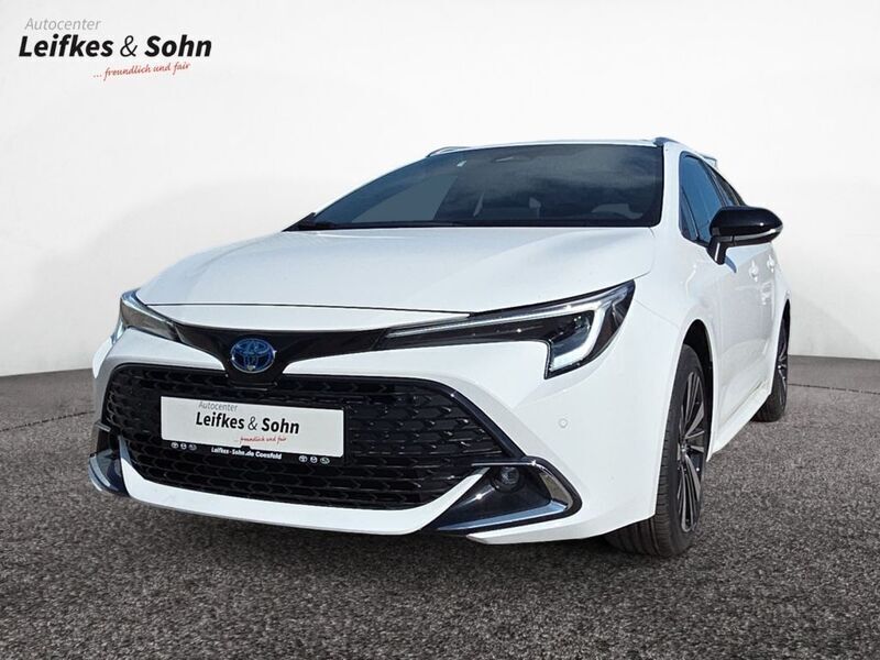 Hell weiß metallic Neu 2025 Toyota Corolla Kombi | 33.490 € - Bild 1/4