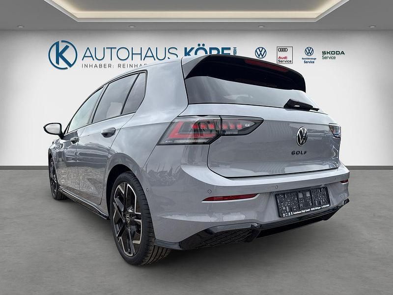 Neu VW Golf VIII Style 150 PS (110 kW) 2026 Grau Limousine