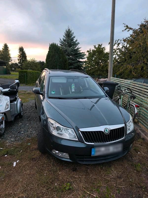 Blau Gebraucht 2011 Skoda Octavia Kombi | 2.100 € (Guter Preis) - Bild 1/4