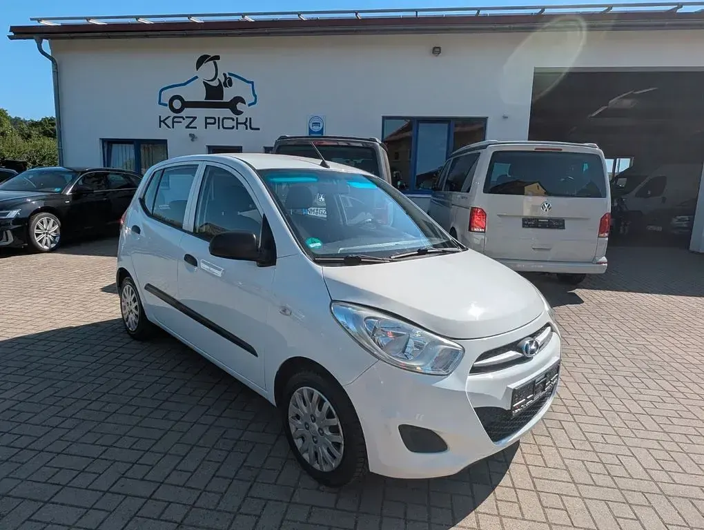 Gebraucht Hyundai i10 Edition 69 PS (50 kW) 2013 Weiß Kleinwagen