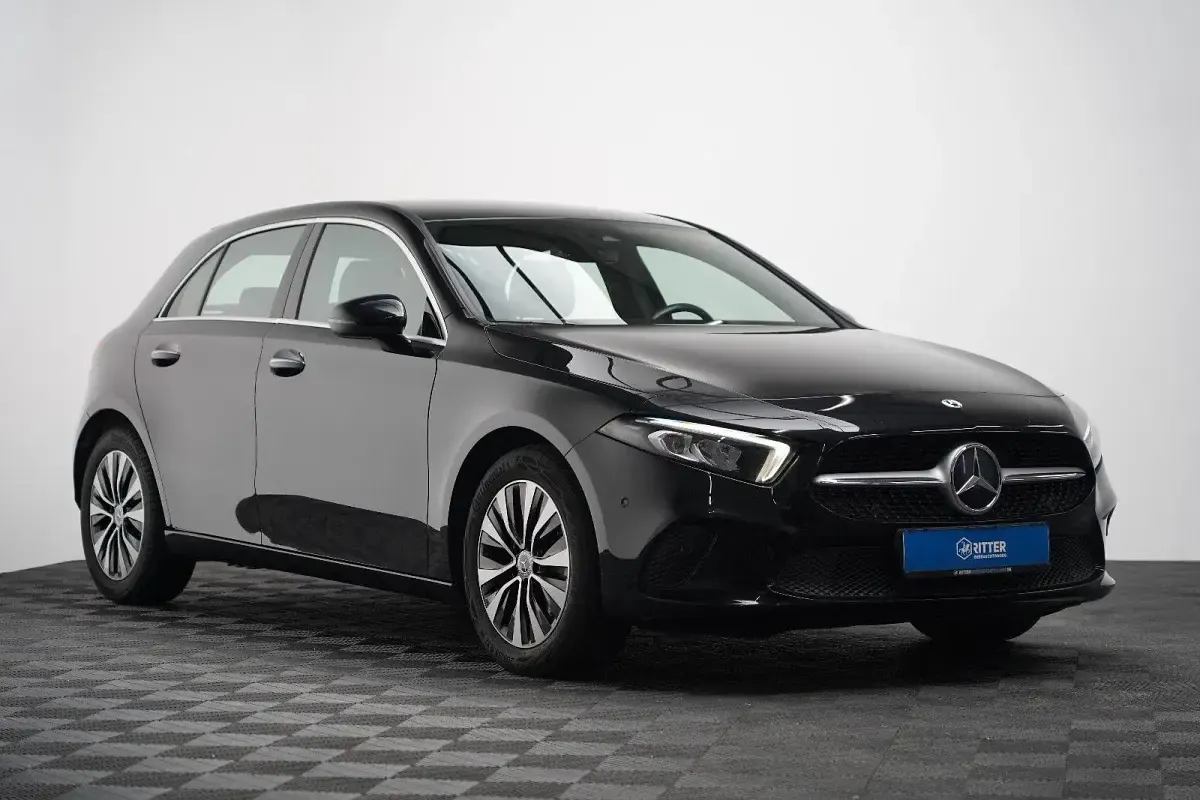 Gebraucht Mercedes A200 Advanced 150 PS (110 kW) 2023 Schwarz Limousine