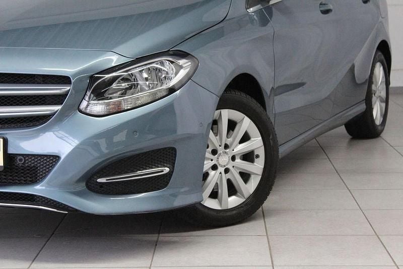 Gebraucht Mercedes B200 Style 156 PS (114 kW) 2014 Blau Van / Kleinbus