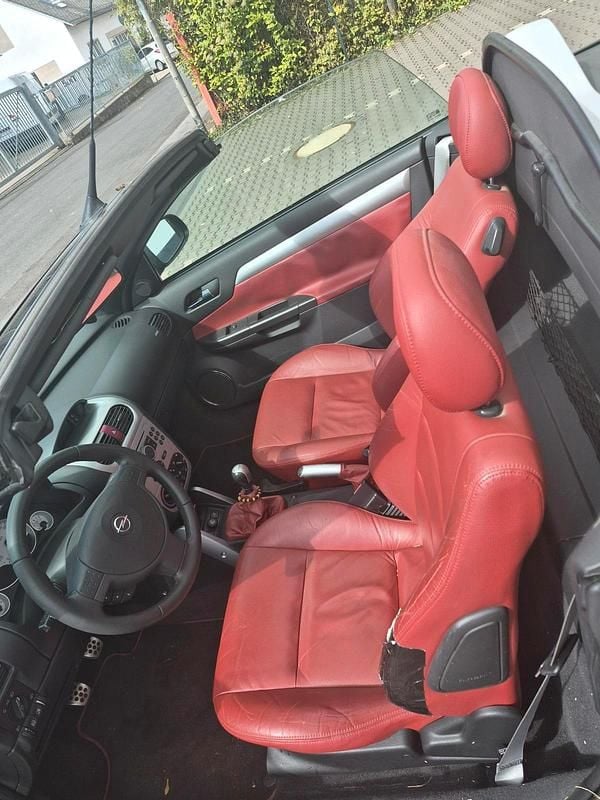 Schwarz Gebraucht 2008 Opel Tigra Cabrio | 2.000 € (Guter Preis) - Bild 1/4