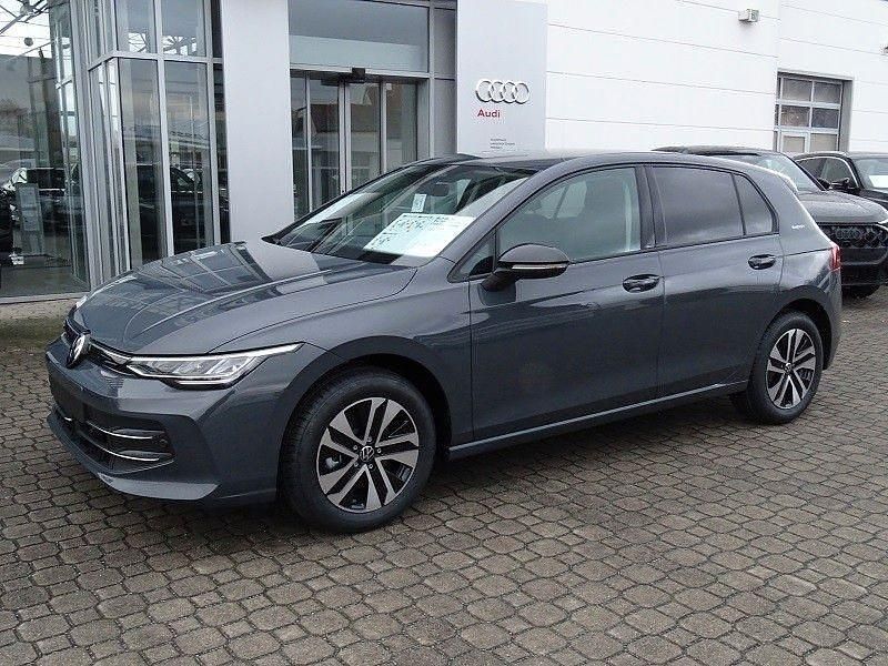 Gebraucht VW Golf VIII 150 PS (110 kW) 2025 Grau Limousine