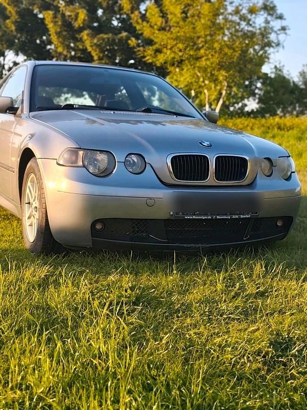 Grau Gebraucht 2004 BMW 316 M Sport Coupé | 1.000 € (Guter Preis) - Bild 1/4