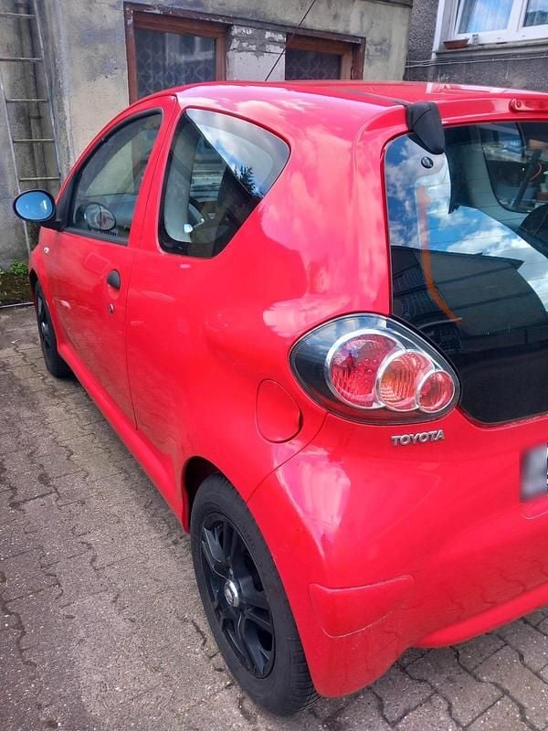 Gebraucht Toyota Aygo 68 PS (50 kW) 2013 Rot Kleinwagen