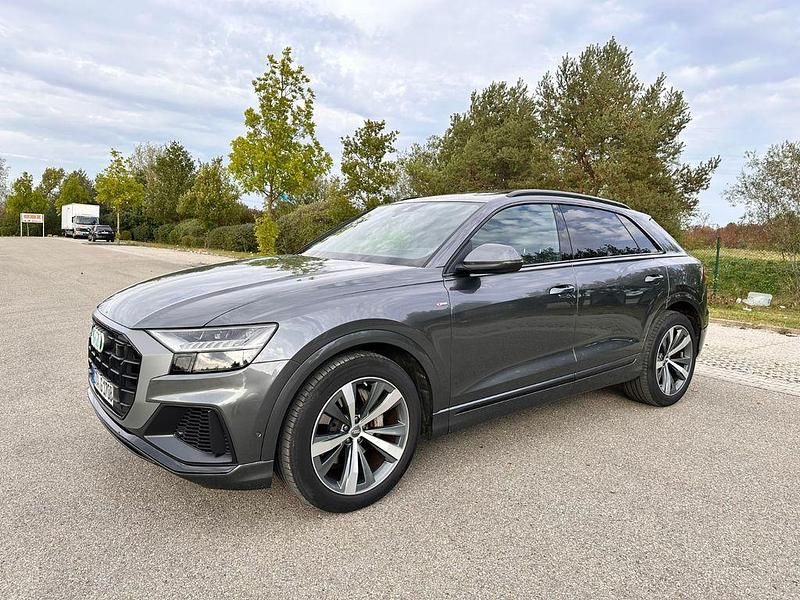 Grau Gebraucht 2018 Audi Q8 S-Line SUV | 54.600 € (Teuer) - Bild 1/4