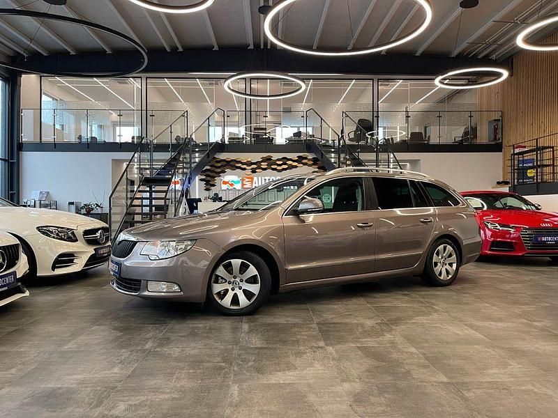 Violet Gebraucht 2012 Skoda Superb Ambition Kombi | 5.990 € (Fairer Preis) - Bild 1/4