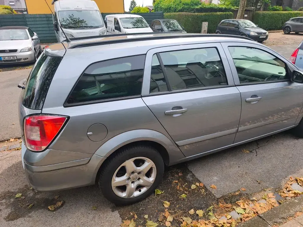 Używany Opel Astra 105 KM (77 kW) 2007 Sedan/Limuzyna