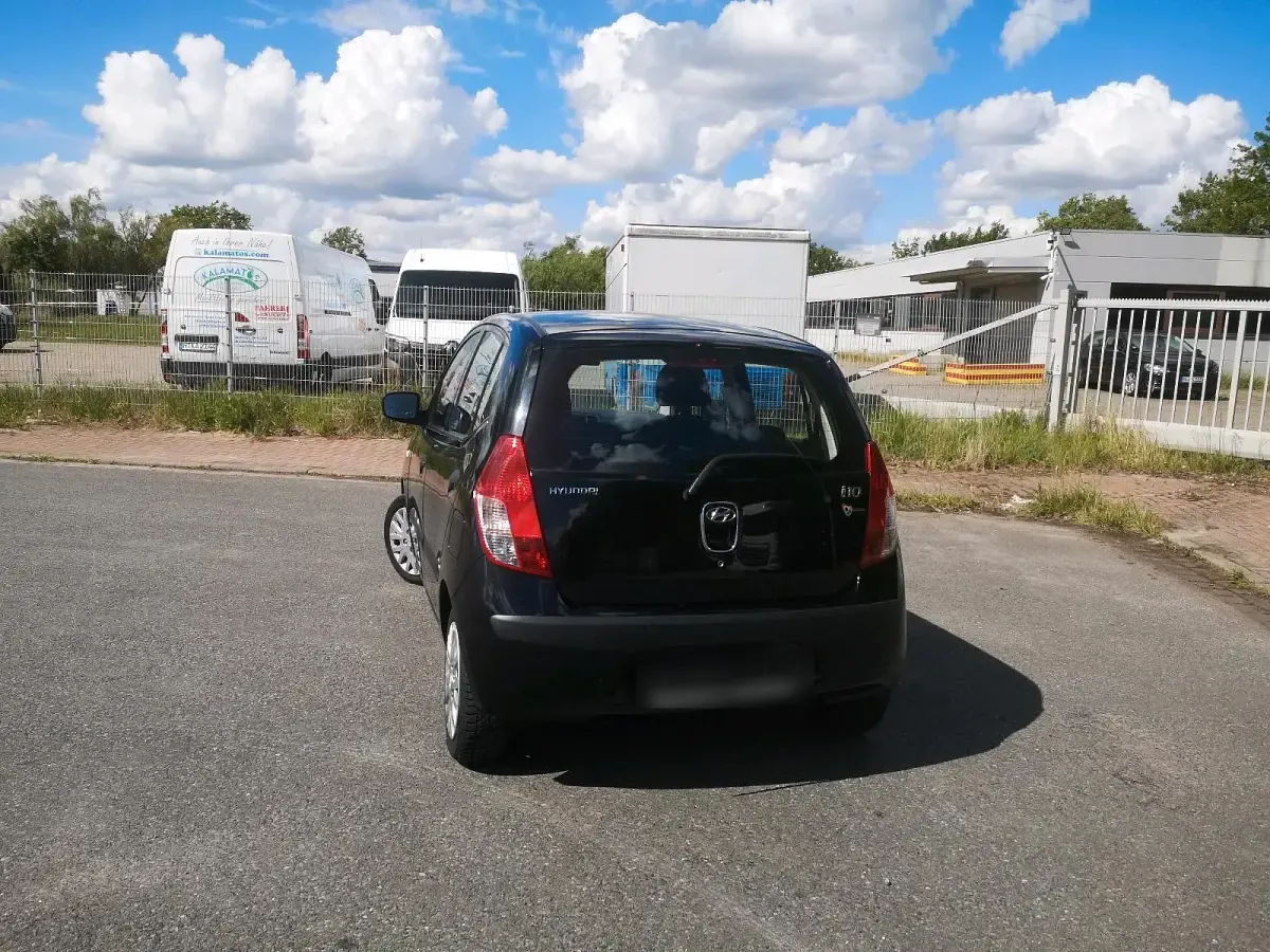 Gebraucht Hyundai i10 67 PS (49 kW) 2010 Schwarz Kleinwagen