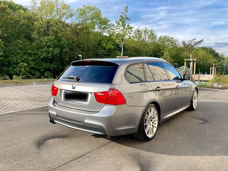 Gebraucht BMW 320 Performance 184 PS (135 kW) 2010 Grau Kombi