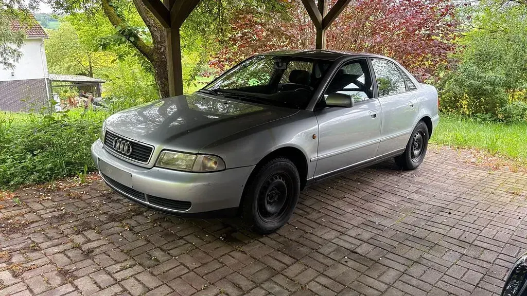 Gebraucht Audi A4 125 PS (91 kW) 1998 Silber Limousine