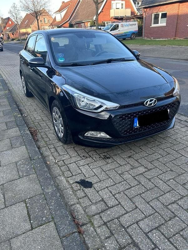 Gebraucht Hyundai i20 Active 75 PS (55 kW) 2016 Schwarz Kleinwagen