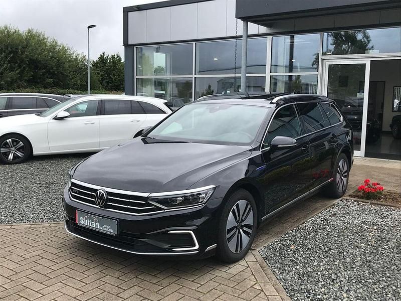 Schwarz Gebraucht 2021 VW Passat GTE Limousine | 19.899 € (Fairer Preis) - Bild 1/4
