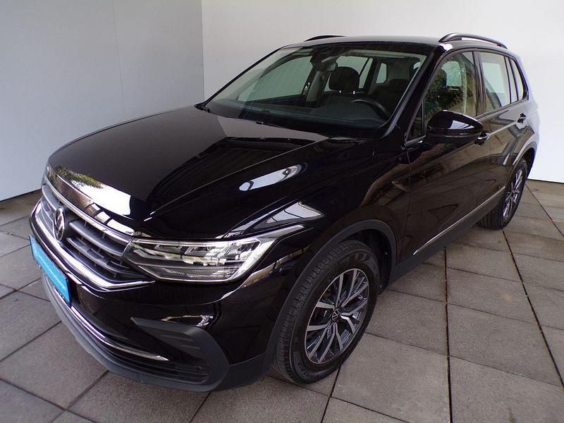 Gebraucht VW Tiguan S 150 PS (110 kW) 2022 Schwarz SUV