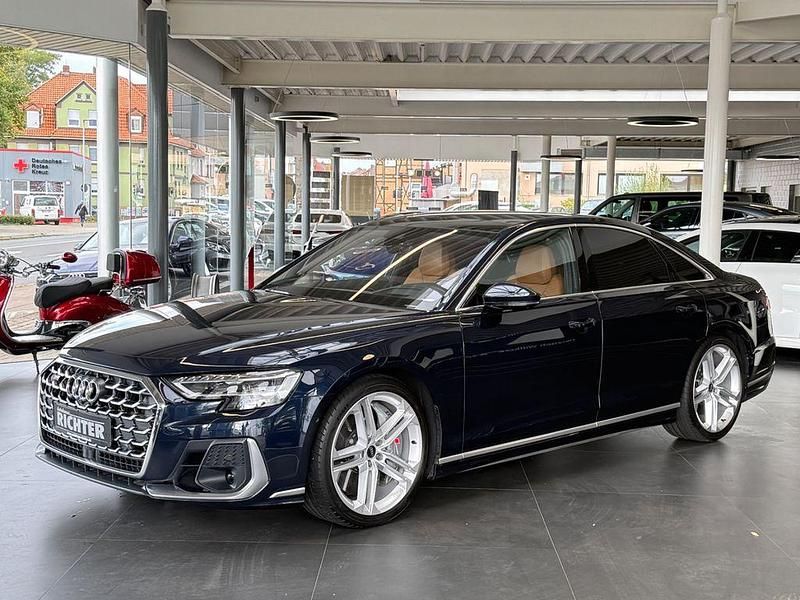Blau Gebraucht 2022 Audi S8 Sport Limousine | 79.950 € (Fairer Preis) - Bild 1/4