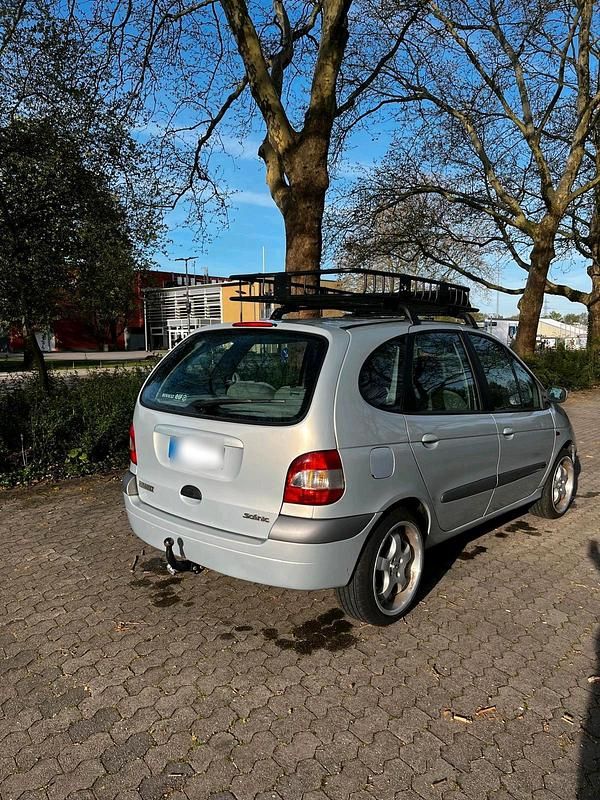 Gebraucht Renault Scénic 106 PS (77 kW) 2002 Silber Van / Kleinbus