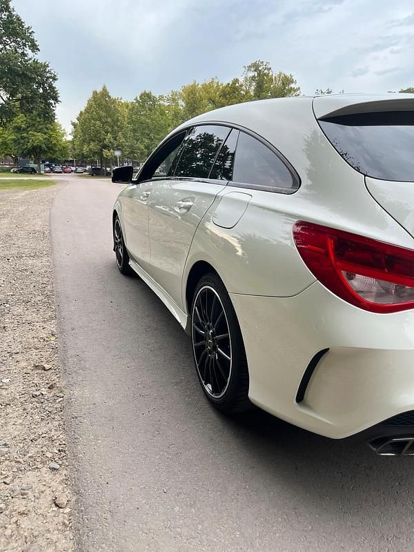 Gebraucht Mercedes CLA250 211 PS (155 kW) 2015 Weiß Limousine