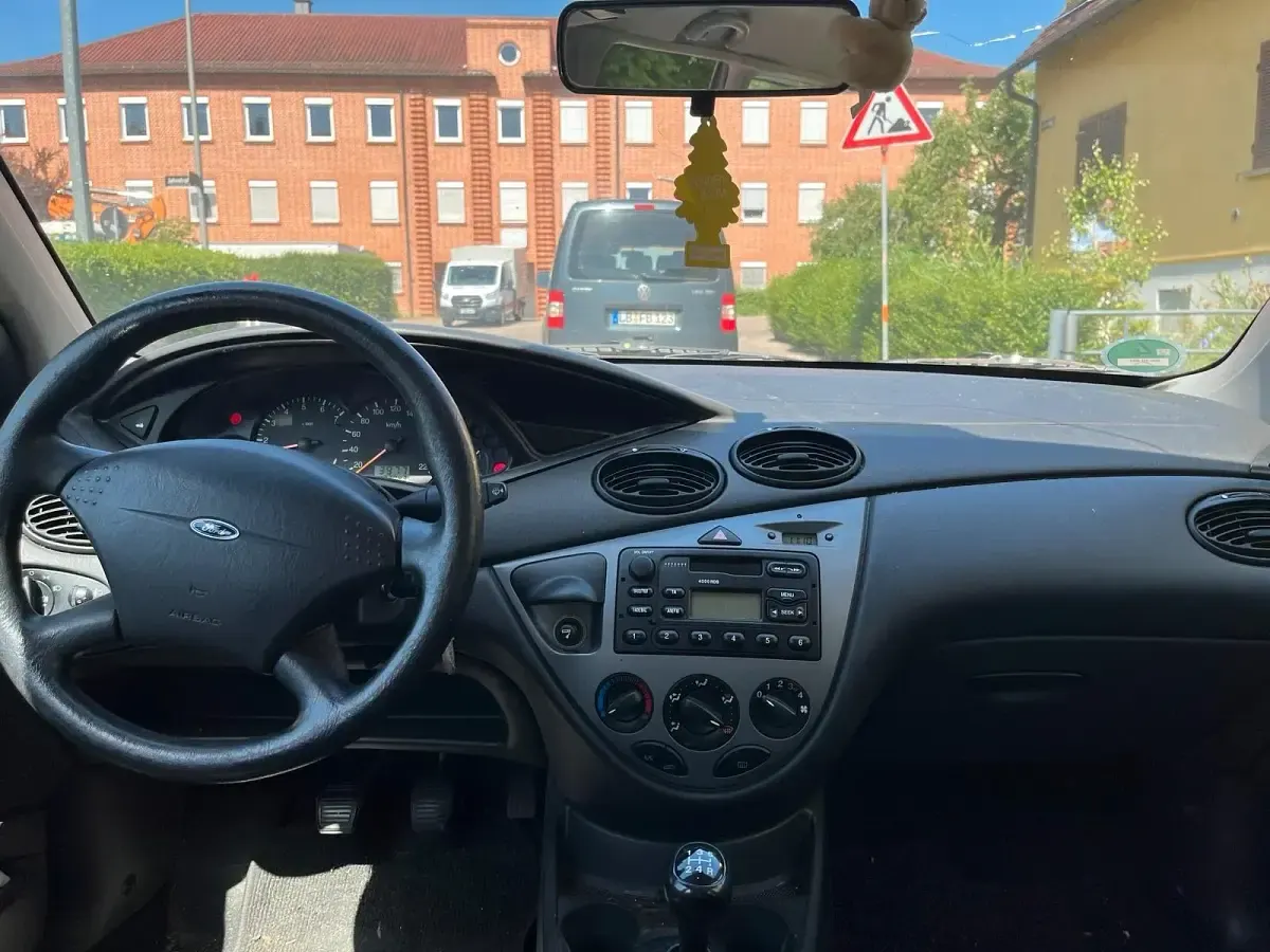 Gebraucht Ford Focus 95 PS (69 kW) 2001 Silber Kombi