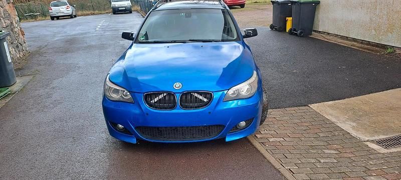 Gebraucht BMW 525 177 PS (130 kW) 2005 Blau Kombi