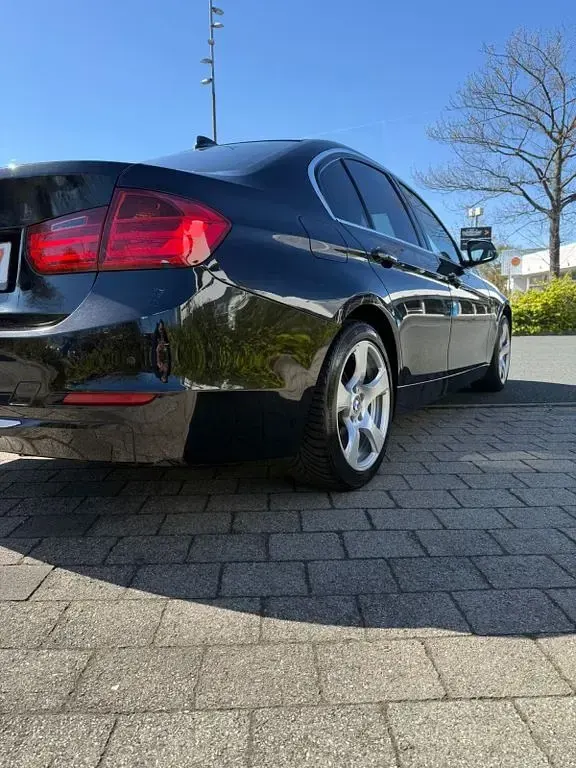 Second-hand BMW 320 184 CP (135 kW) 2013 Negru Berlinǎ