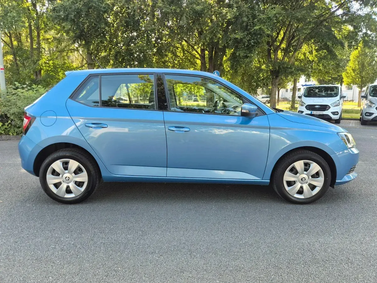 Gebraucht Skoda Fabia Ambition 90 PS (66 kW) 2015 Blau Kleinwagen
