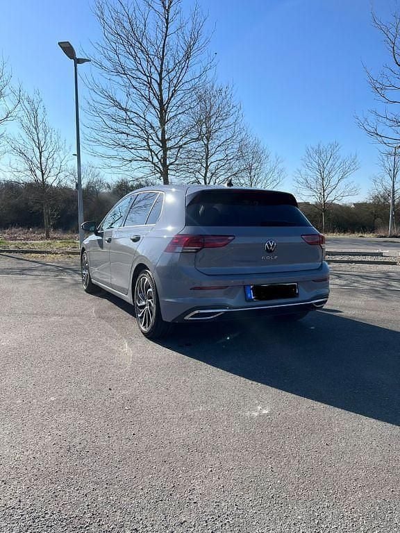 Gebraucht VW Golf VIII Active 150 PS (110 kW) 2022 Grau Limousine
