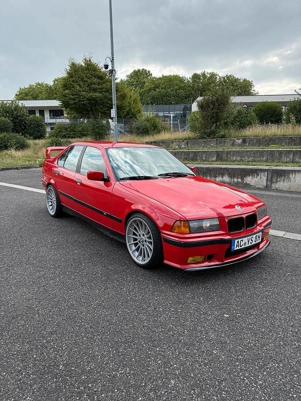 Rot Gebraucht 1994 BMW 318 M Sport Limousine | 4.900 € - Bild 1/4
