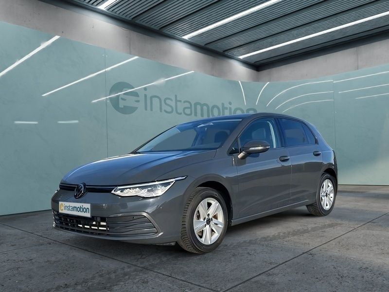 Grau Gebraucht 2023 VW Golf VIII Life Limousine | 24.203 € (Fairer Preis) - Bild 1/3
