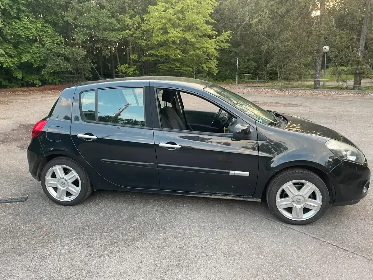 Gebraucht Renault Clio III 75 PS (55 kW) 2011 Schwarz Kleinwagen