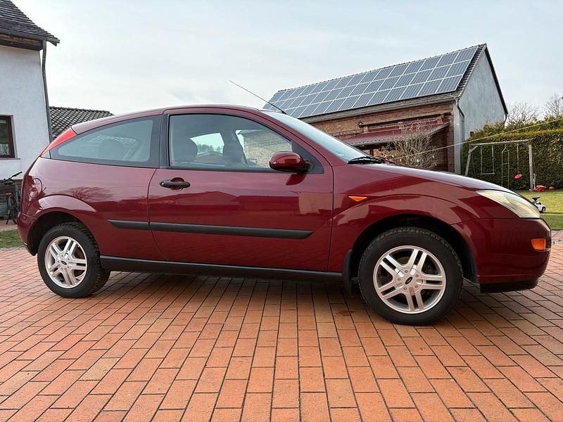 Second-hand Ford Focus 100 CP (73 kW) 2001 Roșu Berlinǎ