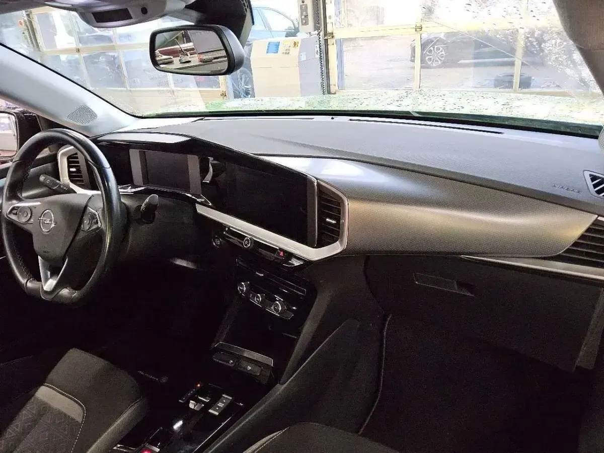 Gebraucht Opel Mokka-e Elegance 100 kW (136 PS) 2022 Matcha green/ikone gruen (metallic) SUV