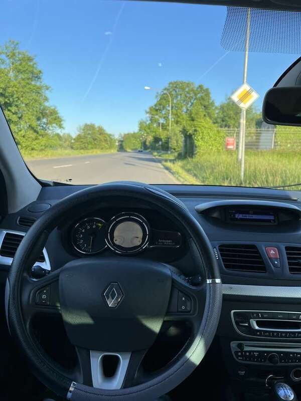 Silber Gebraucht 2009 Renault Mégane Coupé Coupé | 3.400 € (Guter Preis) - Bild 1/4