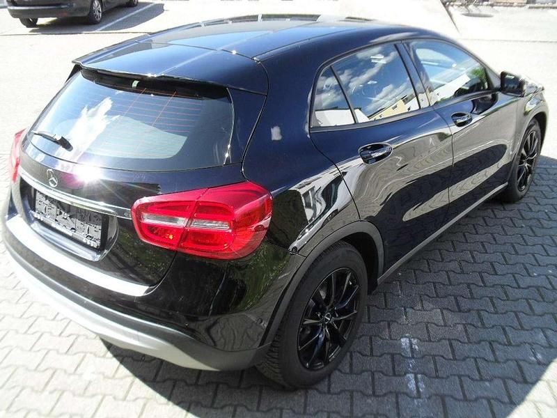 Gebraucht Mercedes GLA180 Urban 109 PS (80 kW) 2017 Schwarz SUV