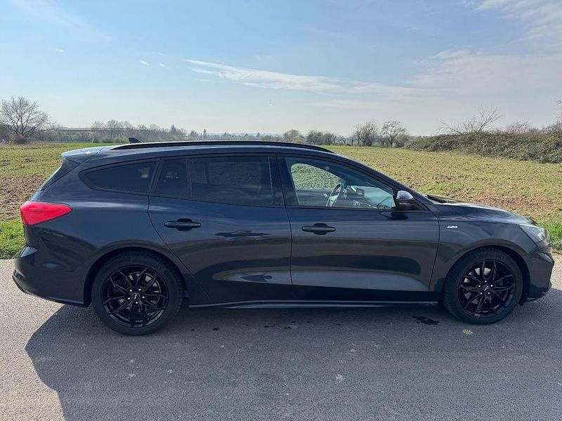 Gebraucht Ford Focus ST-Line 150 PS (110 kW) 2020 Blau Limousine
