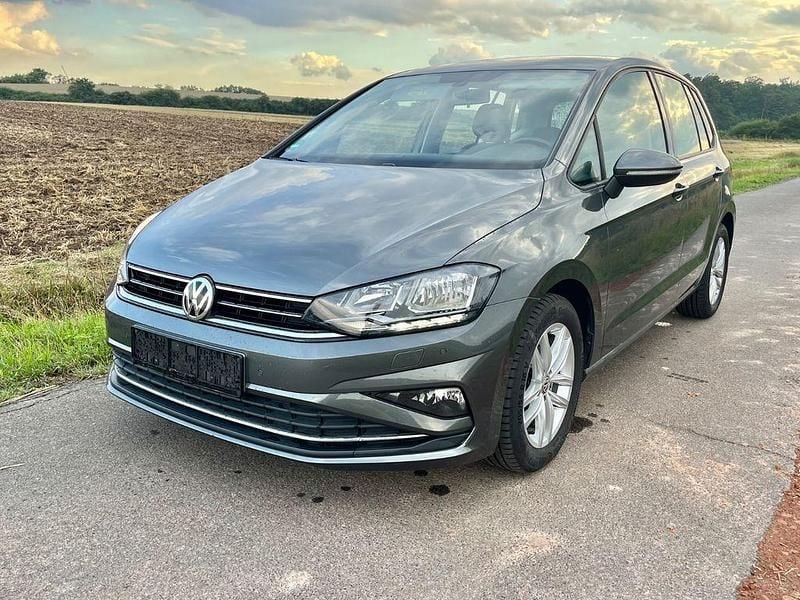 Grau Gebraucht 2019 VW Golf Sportsvan Comfortline Van / Kleinbus | 14.900 € (Fairer Preis) - Bild 1/4
