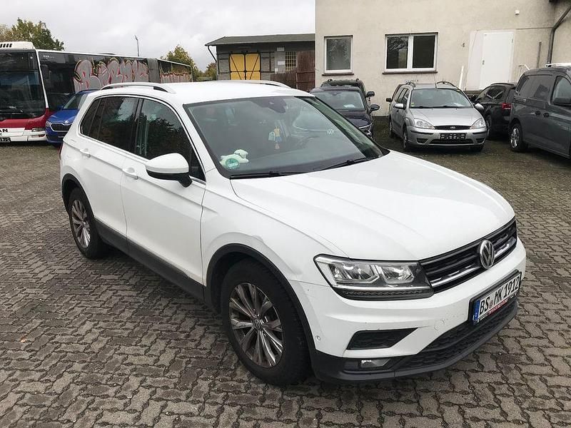 Weiß Gebraucht 2019 VW Tiguan Comfortline SUV | 17.999 € (Superpreis) - Bild 1/4