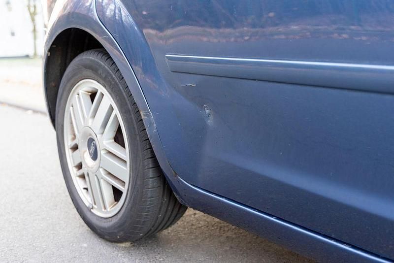 Gebraucht Ford Focus 116 PS (85 kW) 2005 Blau Limousine