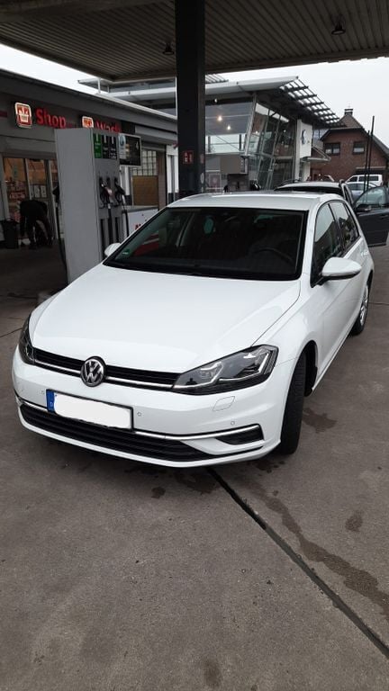 Weiß Gebraucht 2018 VW Golf VII Sound Limousine | 14.999 € (Fairer Preis) - Bild 1/4