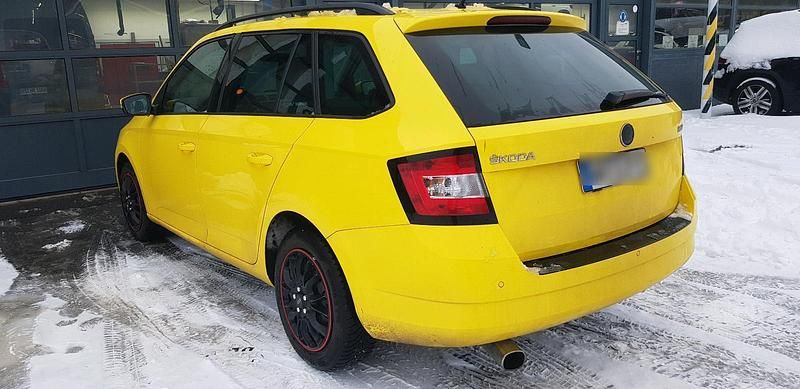 Gelb Gebraucht 2015 Skoda Fabia Kombi | 7.299 € (Guter Preis) - Bild 1/4