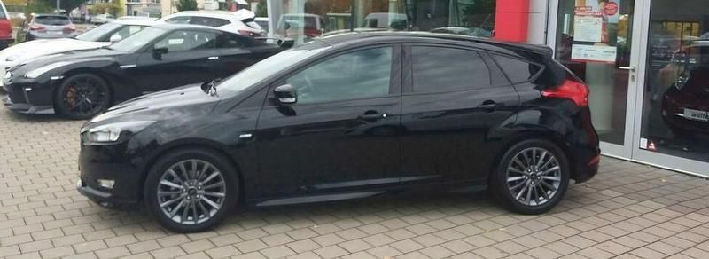 Schwarz Gebraucht 2017 Ford Focus ST-Line Limousine | 10.000 € (Superpreis) - Bild 1/4