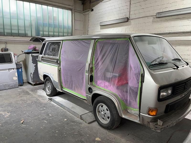 Second-hand VW Multivan 112 CP (82 kW) 1988 Argintiu Monovolum