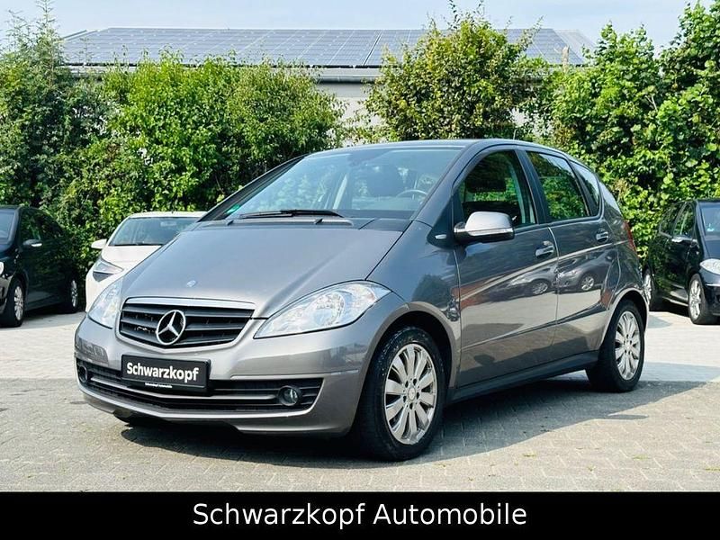Grau Gebraucht 2009 Mercedes A180 Edition Limousine | 6.990 € (Fairer Preis) - Bild 1/4
