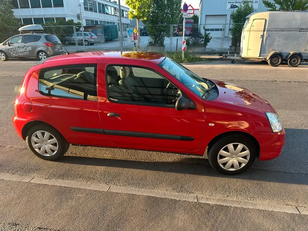 Gebraucht Renault Clio II 58 PS (42 kW) 2010 Rot Limousine