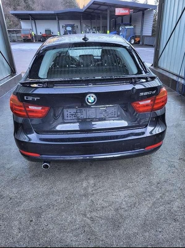 Schwarz Gebraucht 2014 BMW 320 Limousine | 9.400 € (Guter Preis) - Bild 1/4